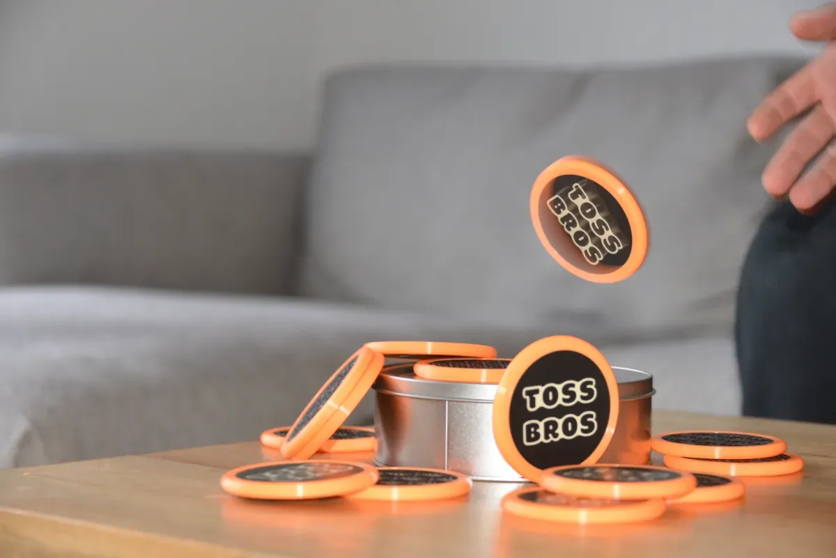 TossBros krążek w locie — perfekcyjna aerodynamika i płynny flip podczas gry zręcznościowej